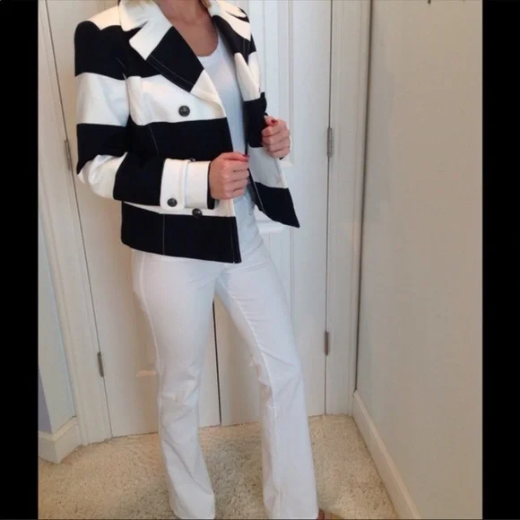 BR Navy and White cotton peplum short peacoat - Picture 3 of 6